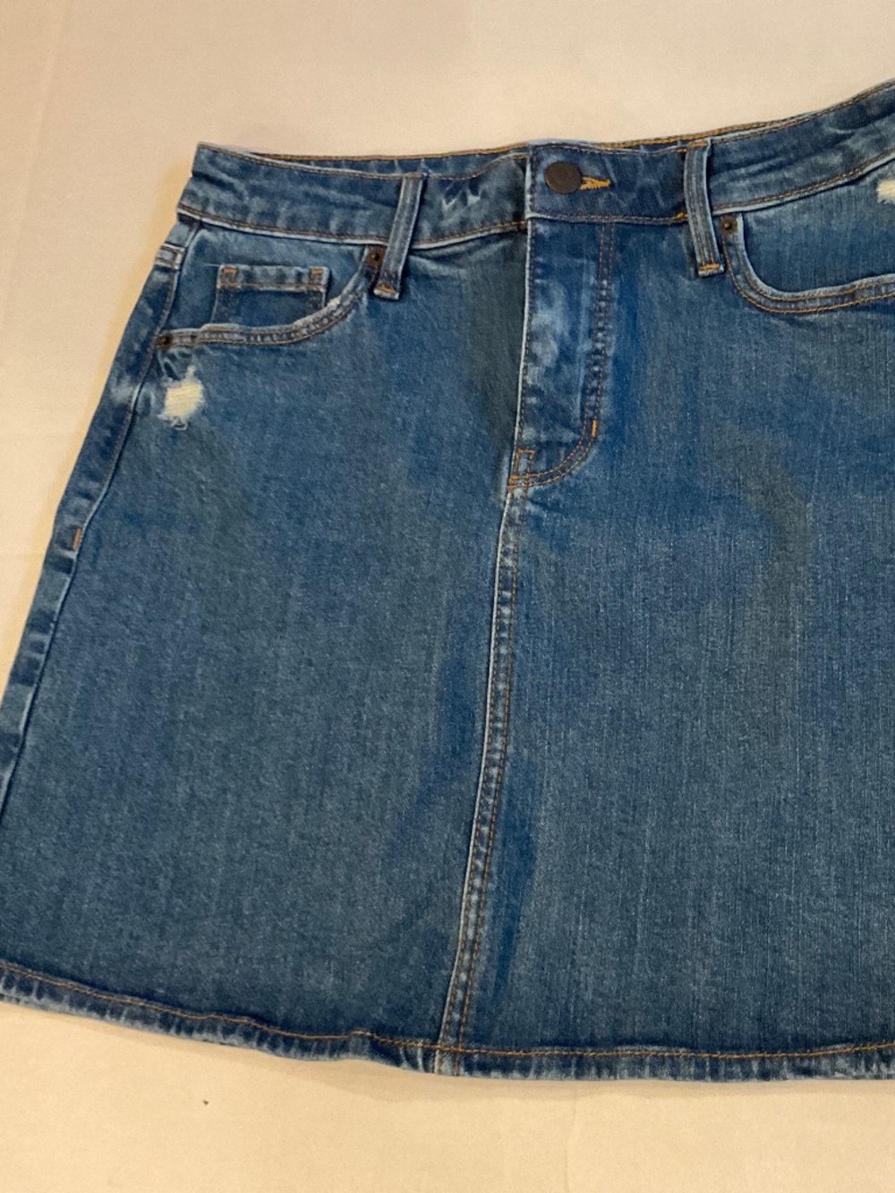 NWOT SIZE 6 Old Navy Distressed Jean Skirt